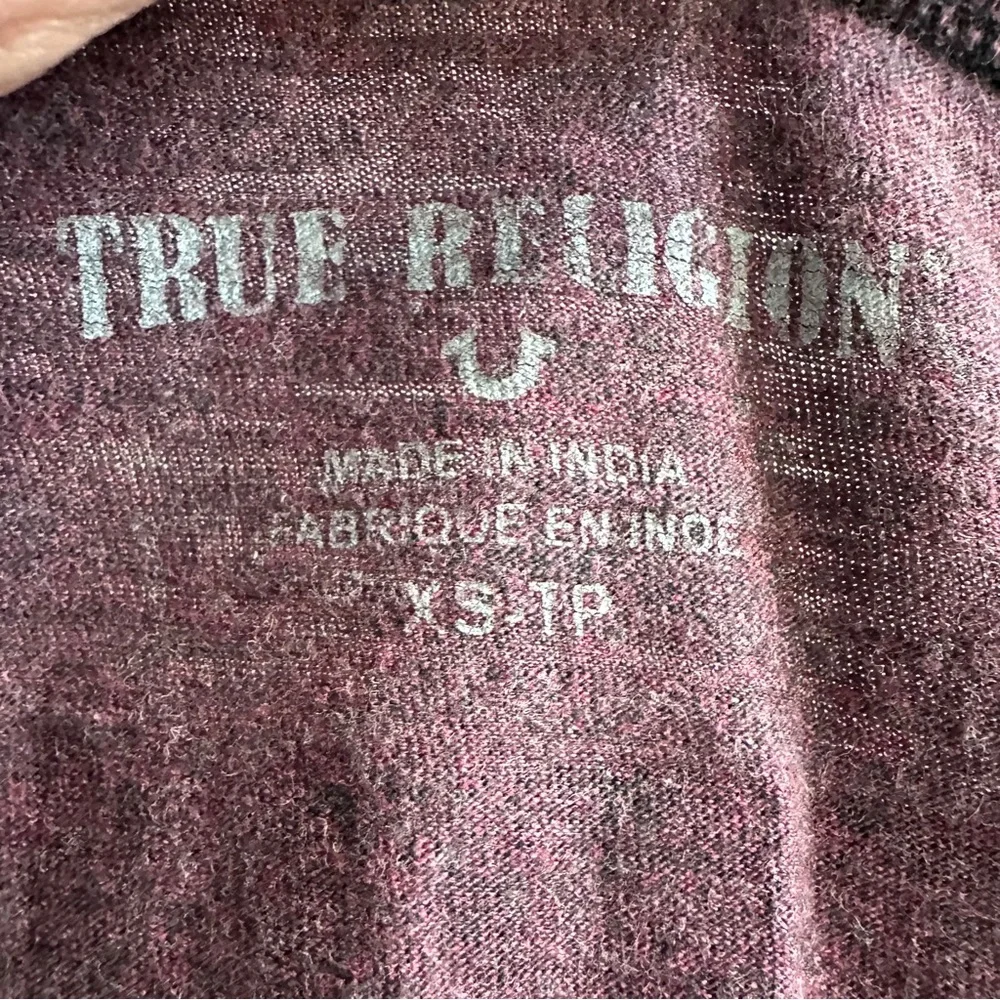True‎ Religion Men’s Neck Shoestring Long Sleeve Crew Neck T-Shirt Maroon Sz XS